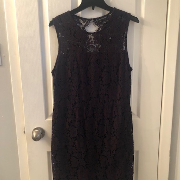 Banana Republic - Lace Burgundy Dress - Picture 2 of 5